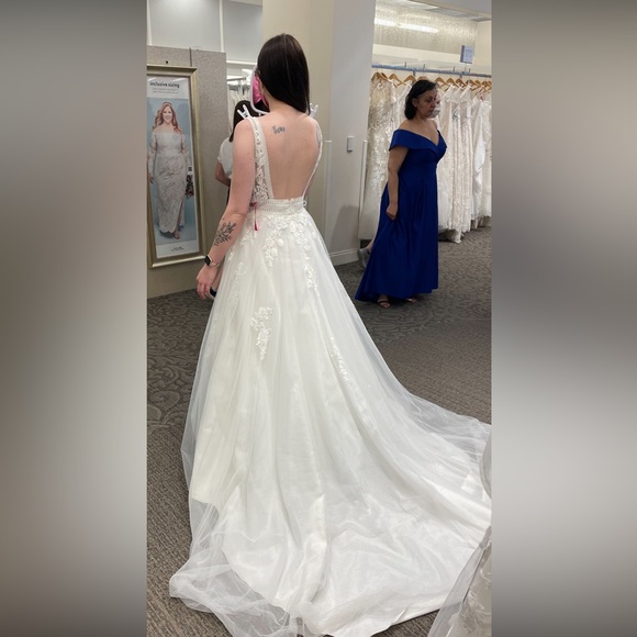 Wedding Dress - Oleg Cassini Soft Ball Gown With Lace - Ivory - Picture 12 of 13